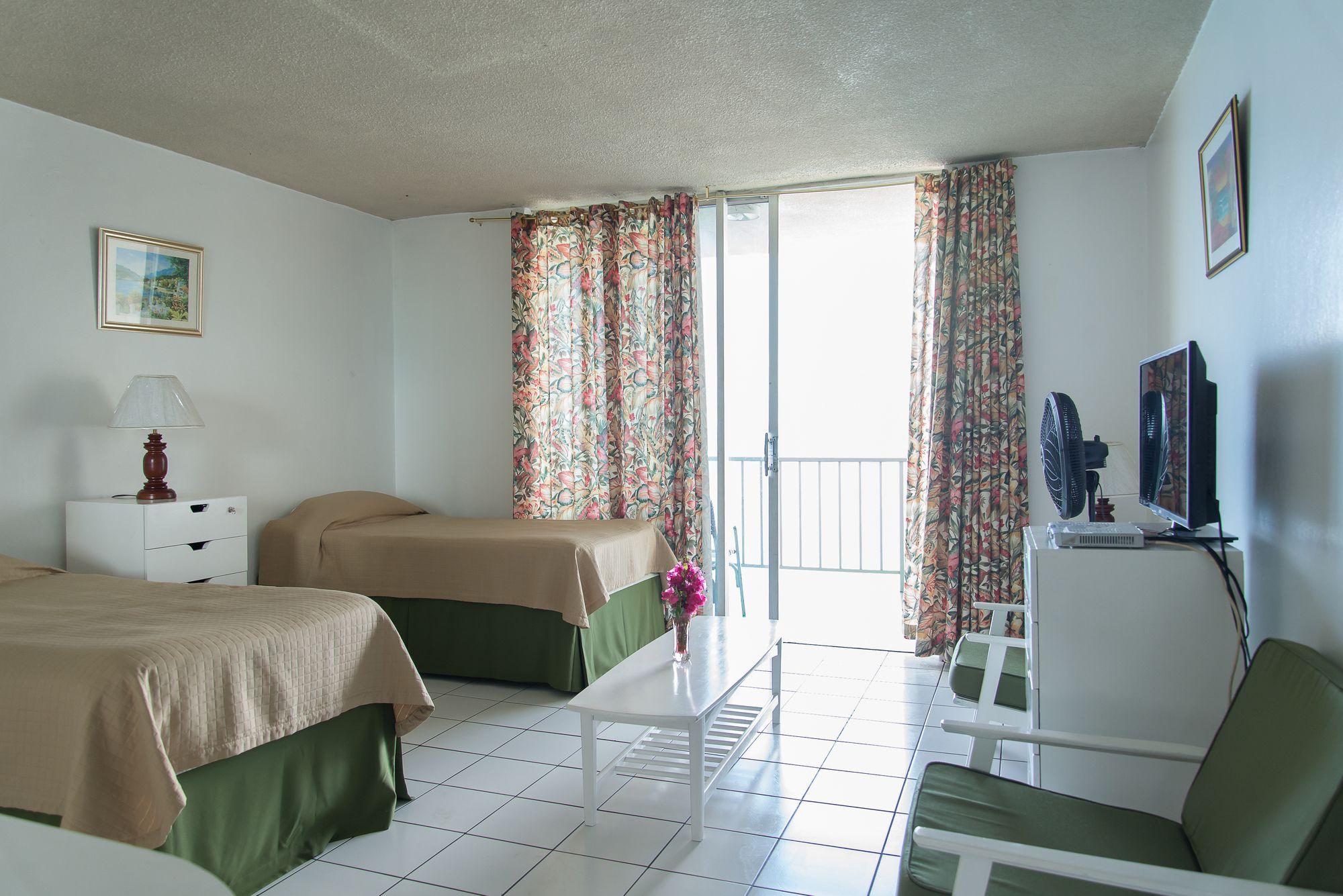 Montego Bay Club Apartments エクステリア 写真